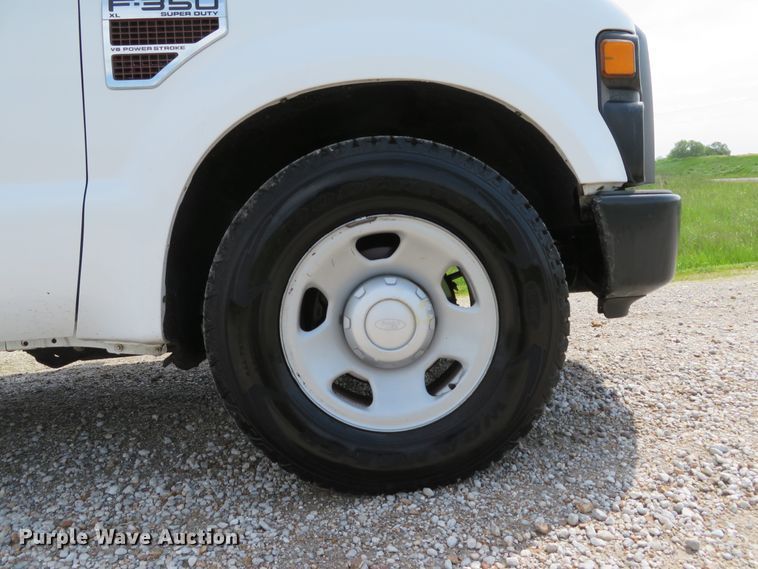 image for item DI2196 2010 Ford F350 Super Duty XL  SuperCab utility bed pickup truck