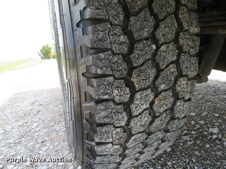 image for item DI2196 2010 Ford F350 Super Duty XL  SuperCab utility bed pickup truck