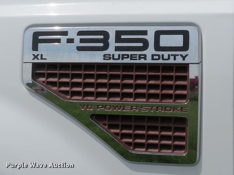 image for item DI2196 2010 Ford F350 Super Duty XL  SuperCab utility bed pickup truck