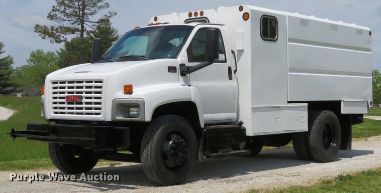 image for item DI2197 2004 GMC C6500  chip bed truck