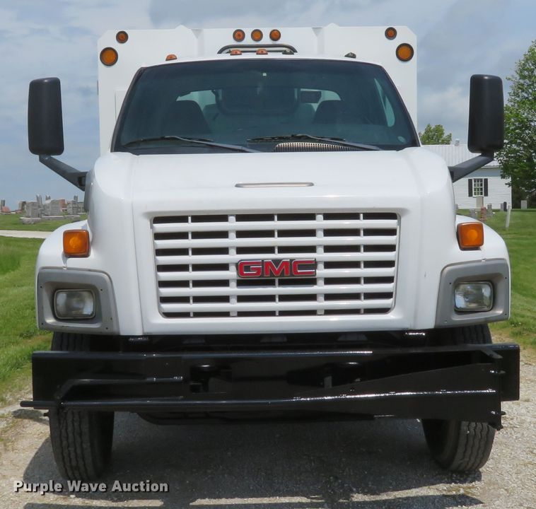 image for item DI2197 2004 GMC C6500  chip bed truck
