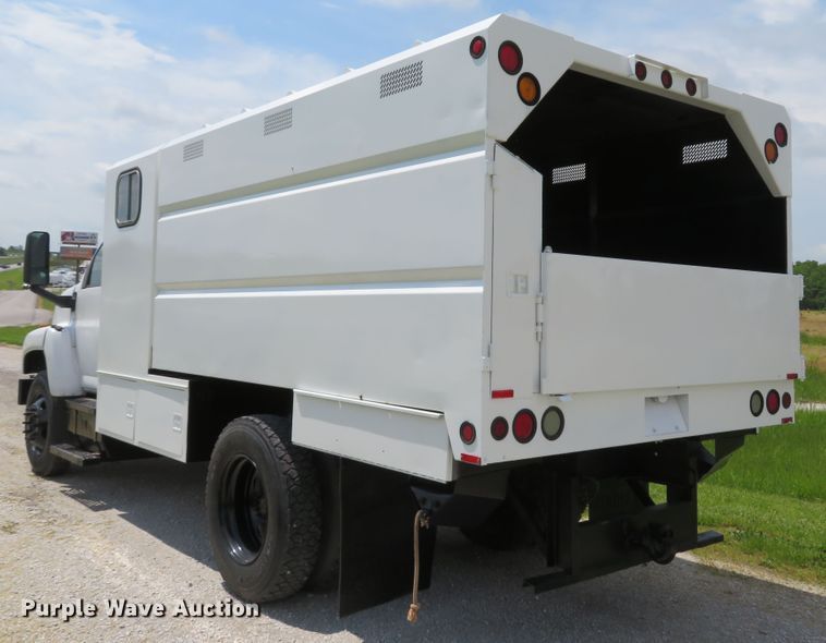 image for item DI2197 2004 GMC C6500  chip bed truck