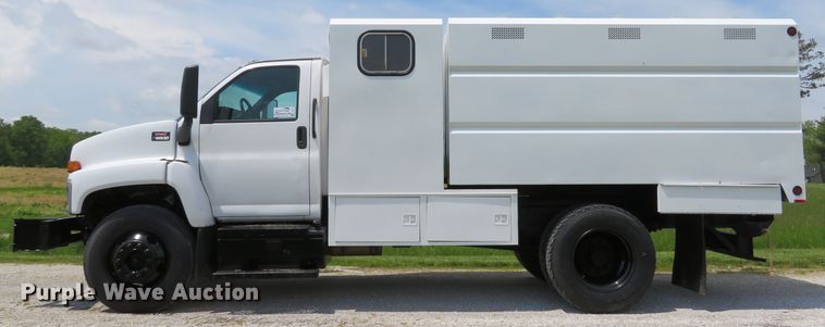 image for item DI2197 2004 GMC C6500  chip bed truck