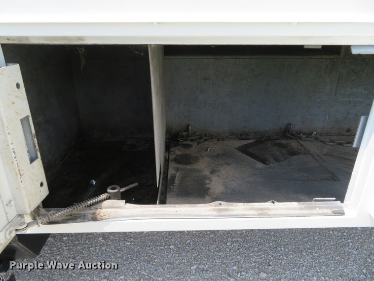 image for item DI2197 2004 GMC C6500  chip bed truck