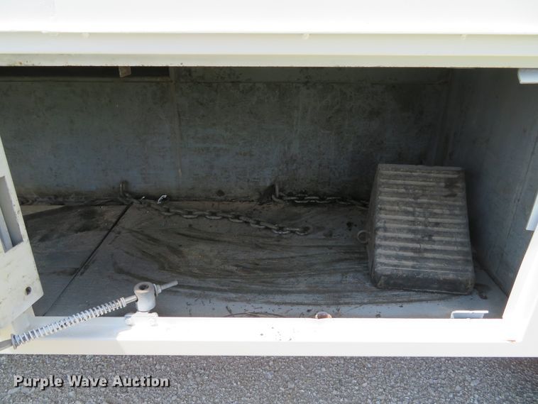 image for item DI2197 2004 GMC C6500  chip bed truck