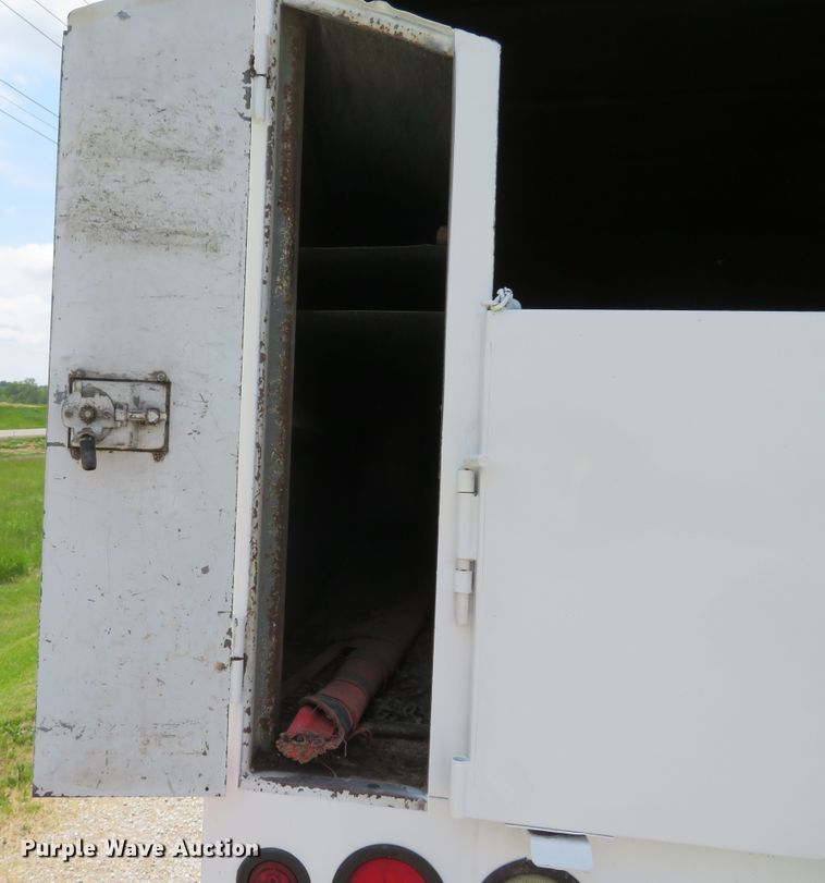 image for item DI2197 2004 GMC C6500  chip bed truck