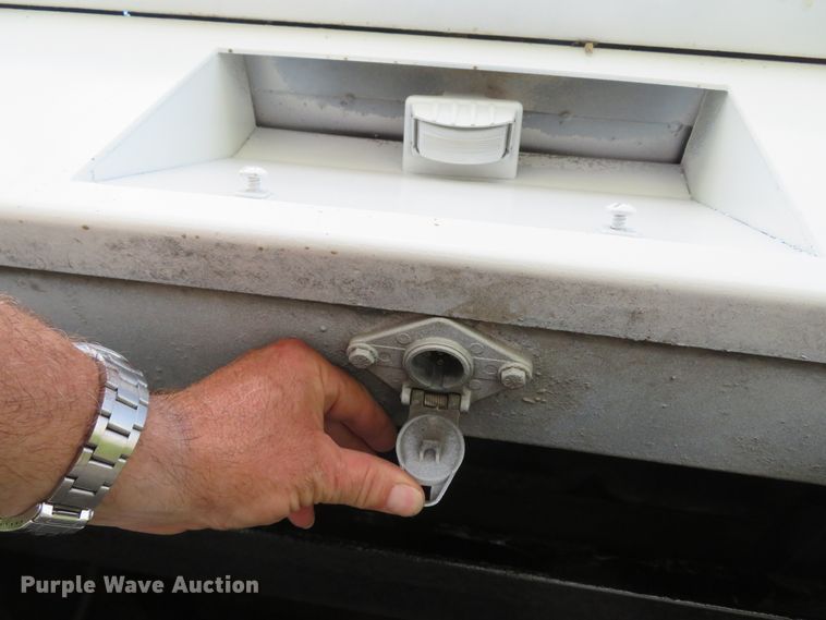 image for item DI2197 2004 GMC C6500  chip bed truck