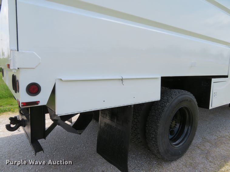 image for item DI2197 2004 GMC C6500  chip bed truck