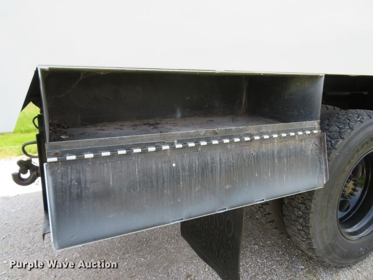 image for item DI2197 2004 GMC C6500  chip bed truck