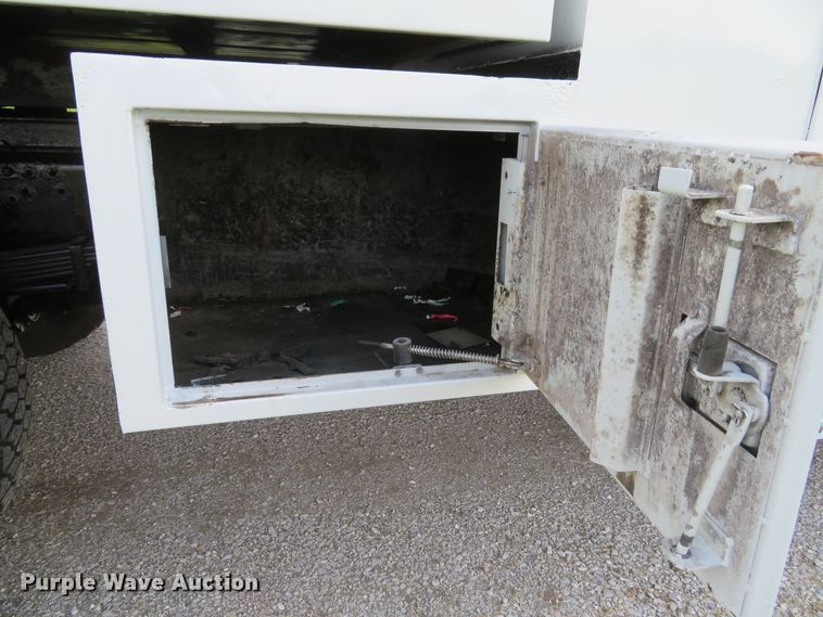 image for item DI2197 2004 GMC C6500  chip bed truck