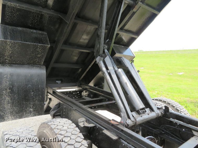 image for item DI2197 2004 GMC C6500  chip bed truck