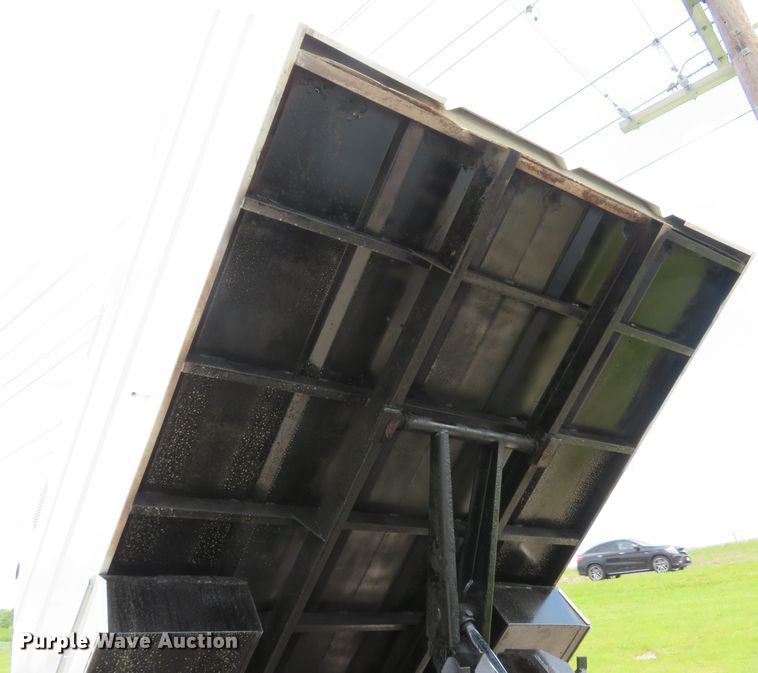 image for item DI2197 2004 GMC C6500  chip bed truck