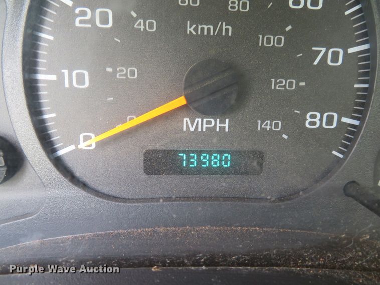 image for item DI2197 2004 GMC C6500  chip bed truck