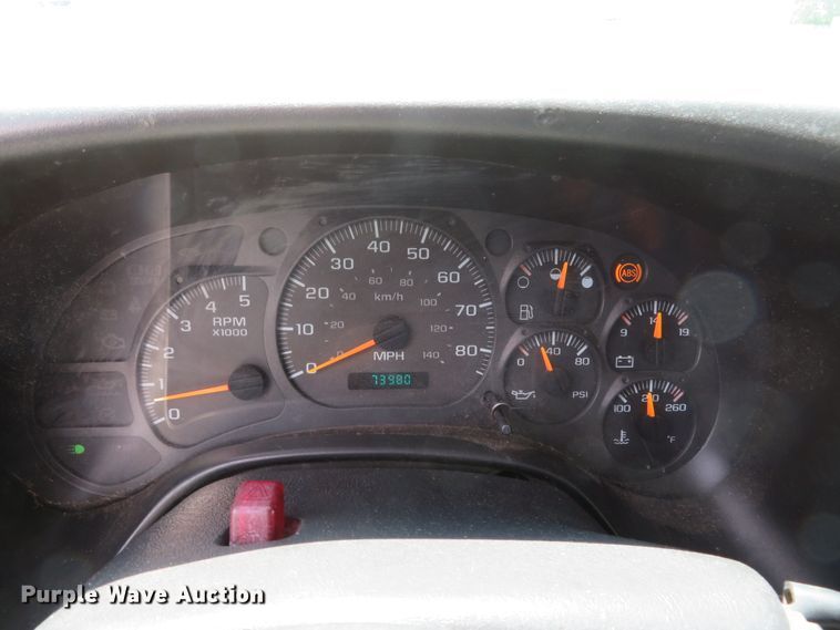 image for item DI2197 2004 GMC C6500  chip bed truck