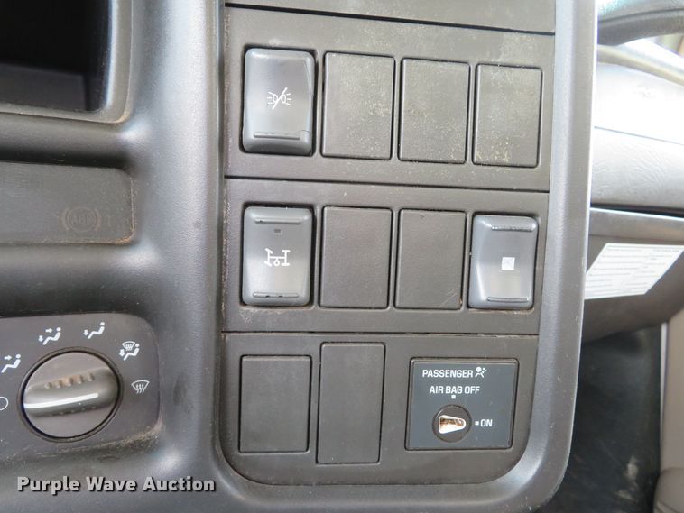 image for item DI2197 2004 GMC C6500  chip bed truck