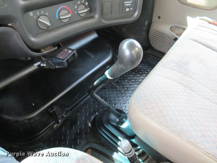 image for item DI2197 2004 GMC C6500  chip bed truck