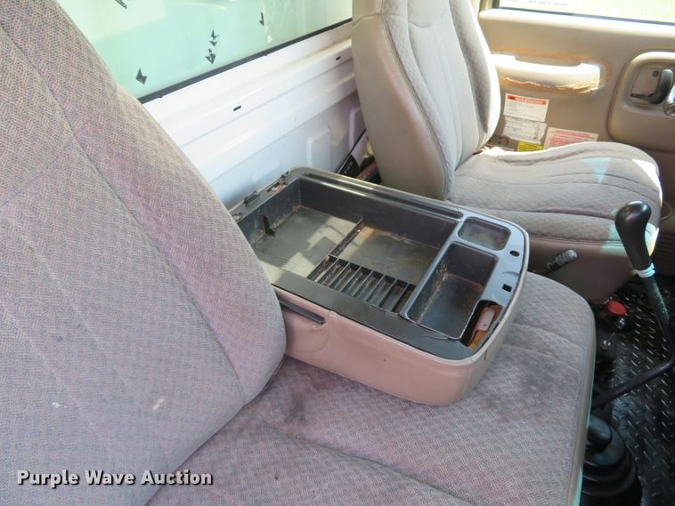 image for item DI2197 2004 GMC C6500  chip bed truck