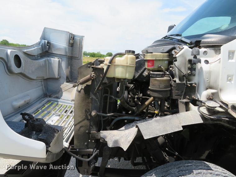 image for item DI2197 2004 GMC C6500  chip bed truck