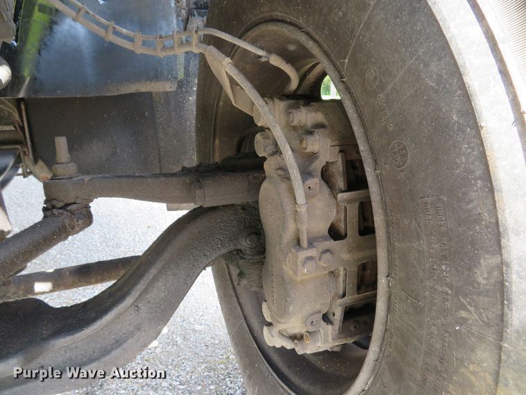 image for item DI2197 2004 GMC C6500  chip bed truck