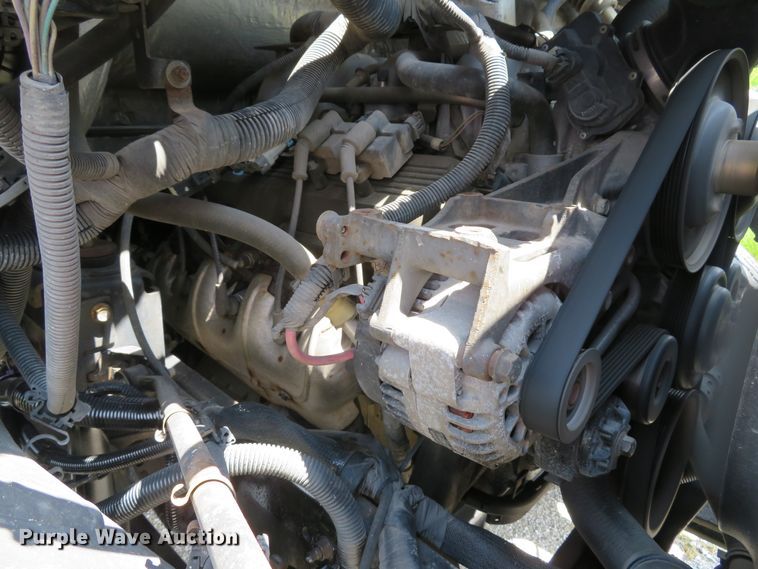 image for item DI2197 2004 GMC C6500  chip bed truck