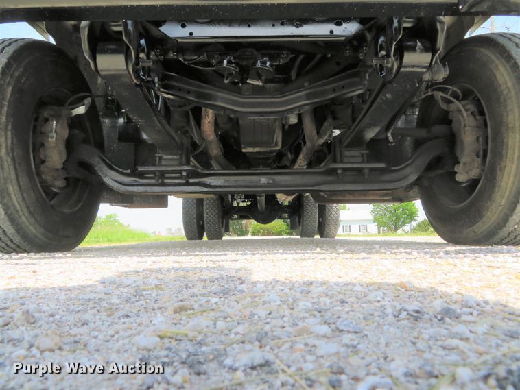 image for item DI2197 2004 GMC C6500  chip bed truck