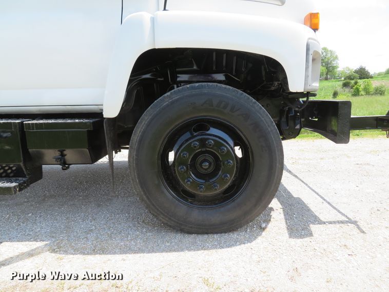 image for item DI2197 2004 GMC C6500  chip bed truck