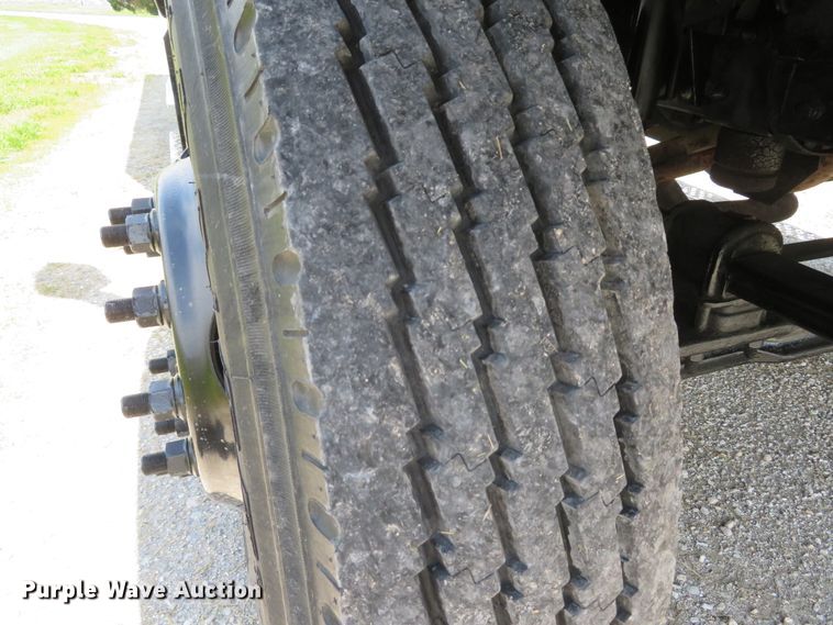 image for item DI2197 2004 GMC C6500  chip bed truck