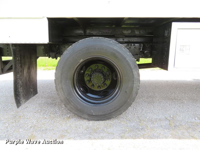 image for item DI2197 2004 GMC C6500  chip bed truck