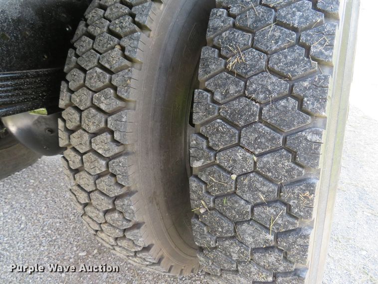 image for item DI2197 2004 GMC C6500  chip bed truck