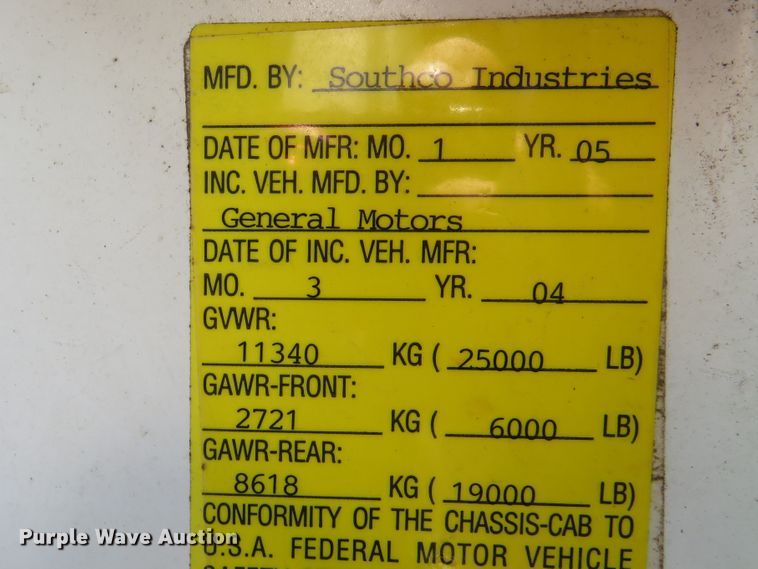 image for item DI2197 2004 GMC C6500  chip bed truck