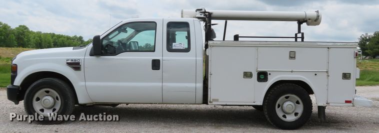 image for item DI2200 2009 Ford F350 Super Duty XL  SuperCab utility bed pickup truck