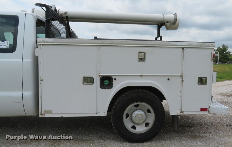 image for item DI2200 2009 Ford F350 Super Duty XL  SuperCab utility bed pickup truck