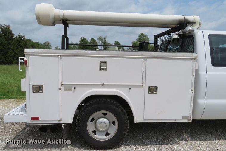 image for item DI2200 2009 Ford F350 Super Duty XL  SuperCab utility bed pickup truck