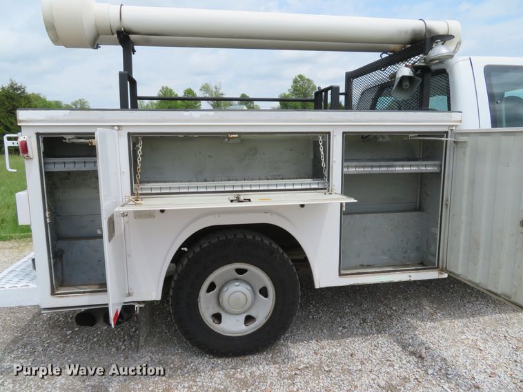 image for item DI2200 2009 Ford F350 Super Duty XL  SuperCab utility bed pickup truck