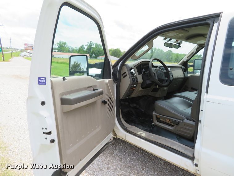 image for item DI2200 2009 Ford F350 Super Duty XL  SuperCab utility bed pickup truck