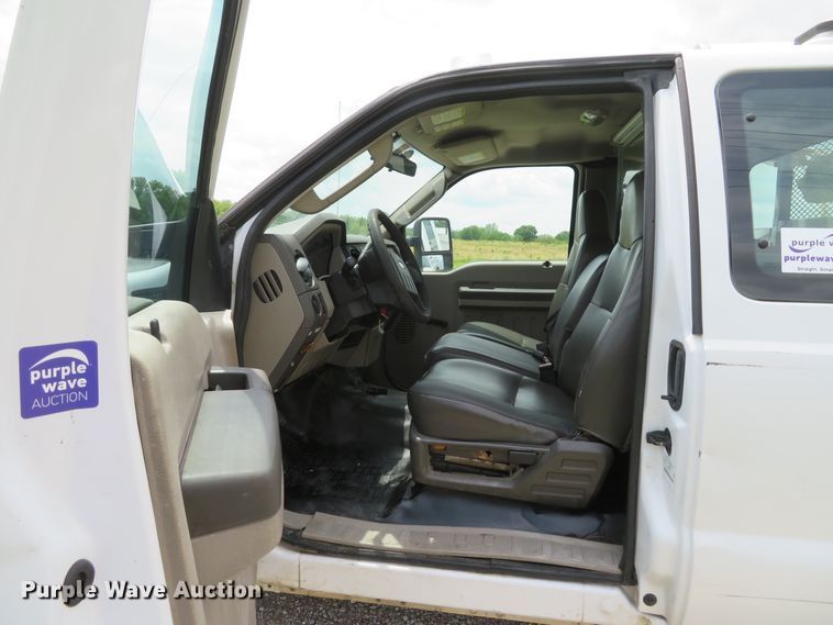 image for item DI2200 2009 Ford F350 Super Duty XL  SuperCab utility bed pickup truck