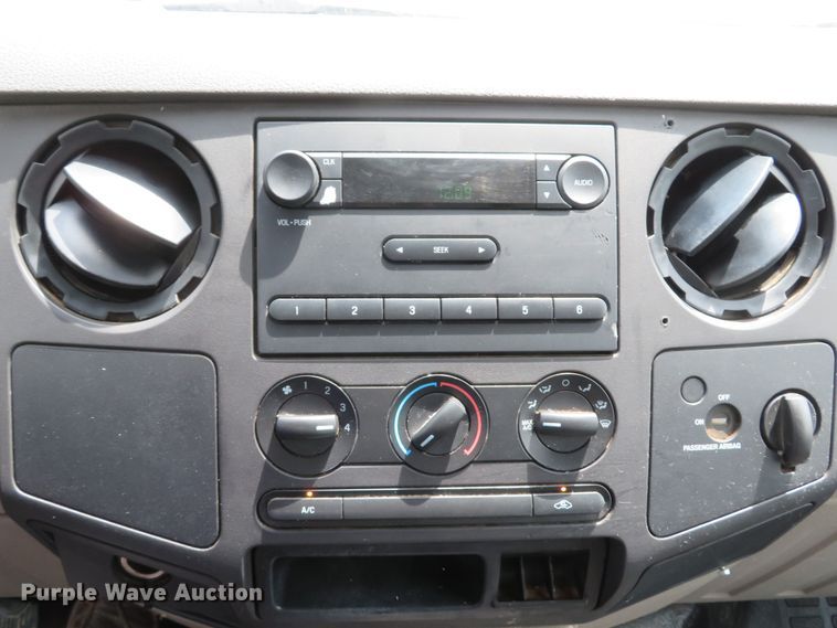 image for item DI2200 2009 Ford F350 Super Duty XL  SuperCab utility bed pickup truck