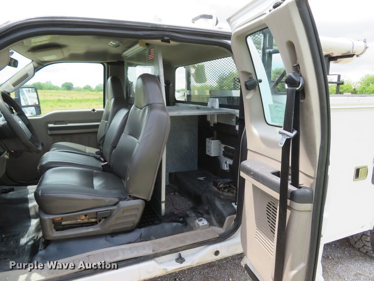 image for item DI2200 2009 Ford F350 Super Duty XL  SuperCab utility bed pickup truck