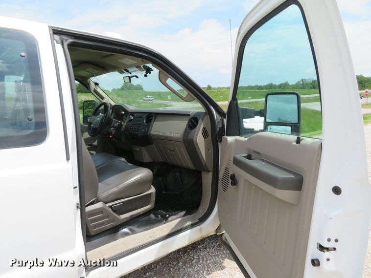 image for item DI2200 2009 Ford F350 Super Duty XL  SuperCab utility bed pickup truck