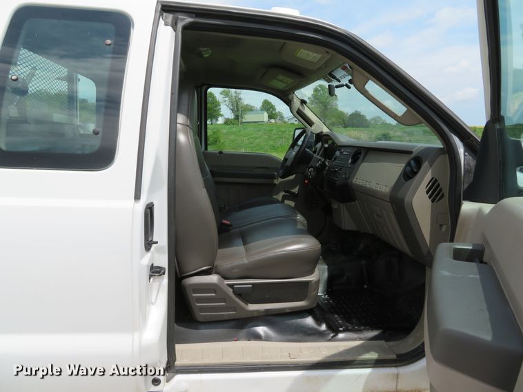 image for item DI2200 2009 Ford F350 Super Duty XL  SuperCab utility bed pickup truck