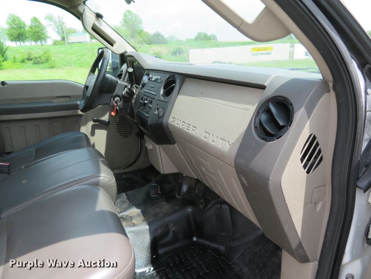 image for item DI2200 2009 Ford F350 Super Duty XL  SuperCab utility bed pickup truck