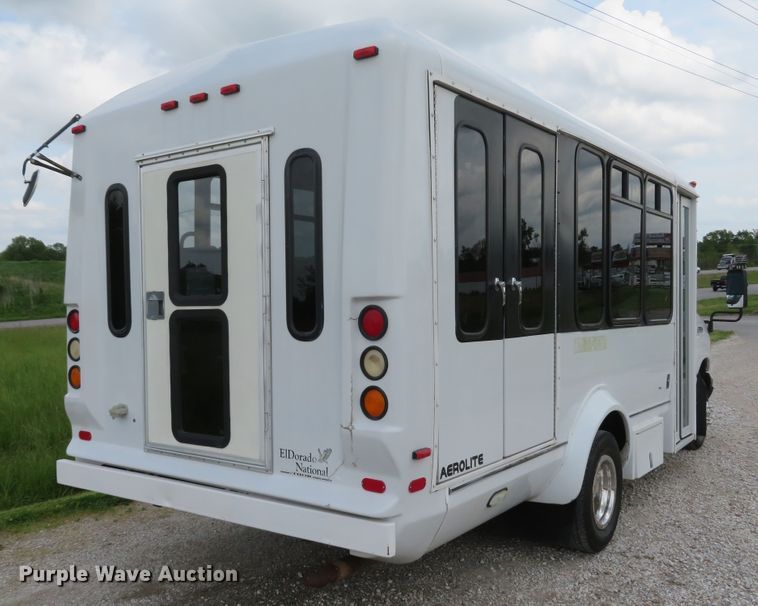 image for item DI2202 2006 Ford E350 Super Duty  shuttle bus