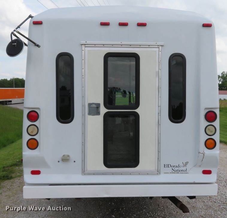 image for item DI2202 2006 Ford E350 Super Duty  shuttle bus