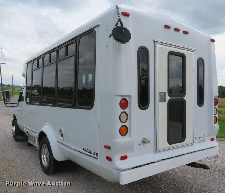 image for item DI2202 2006 Ford E350 Super Duty  shuttle bus