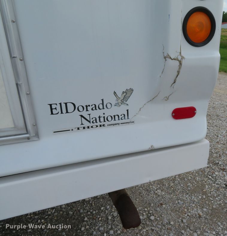 image for item DI2202 2006 Ford E350 Super Duty  shuttle bus