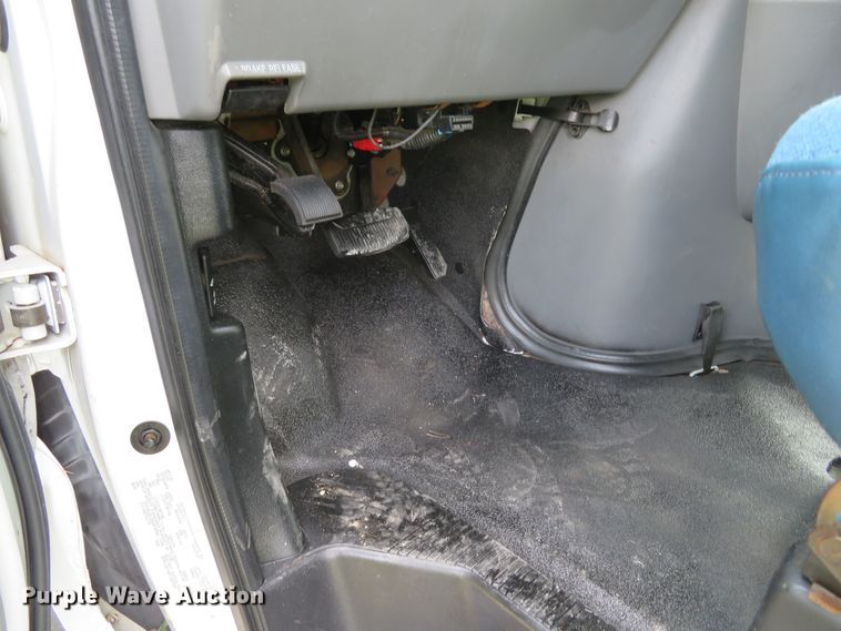 image for item DI2202 2006 Ford E350 Super Duty  shuttle bus