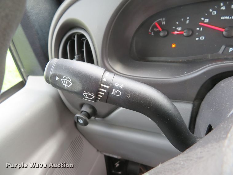 image for item DI2202 2006 Ford E350 Super Duty  shuttle bus