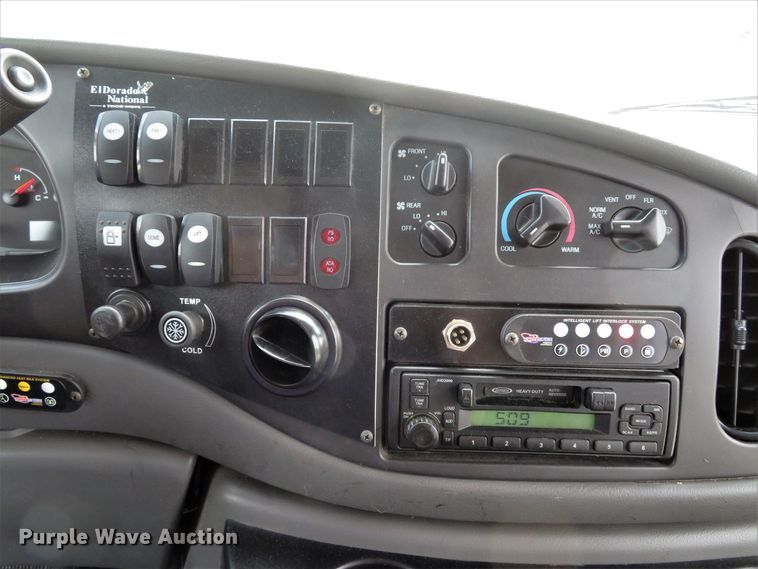 image for item DI2202 2006 Ford E350 Super Duty  shuttle bus