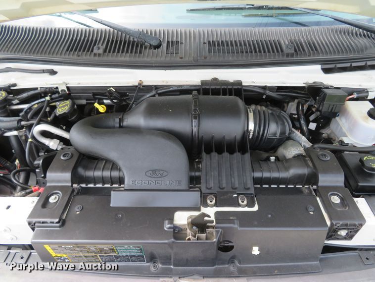 image for item DI2202 2006 Ford E350 Super Duty  shuttle bus