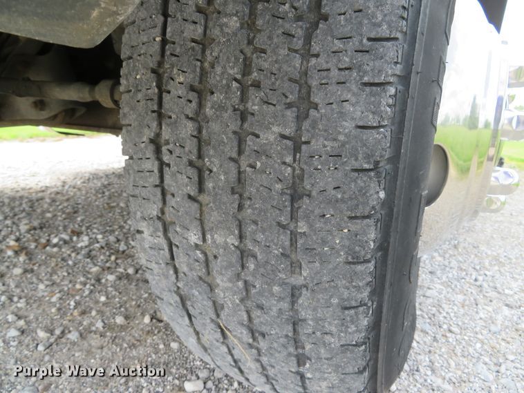 image for item DI2202 2006 Ford E350 Super Duty  shuttle bus